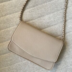 Lulu’s Beige Crossbody Purse with Gold Strap